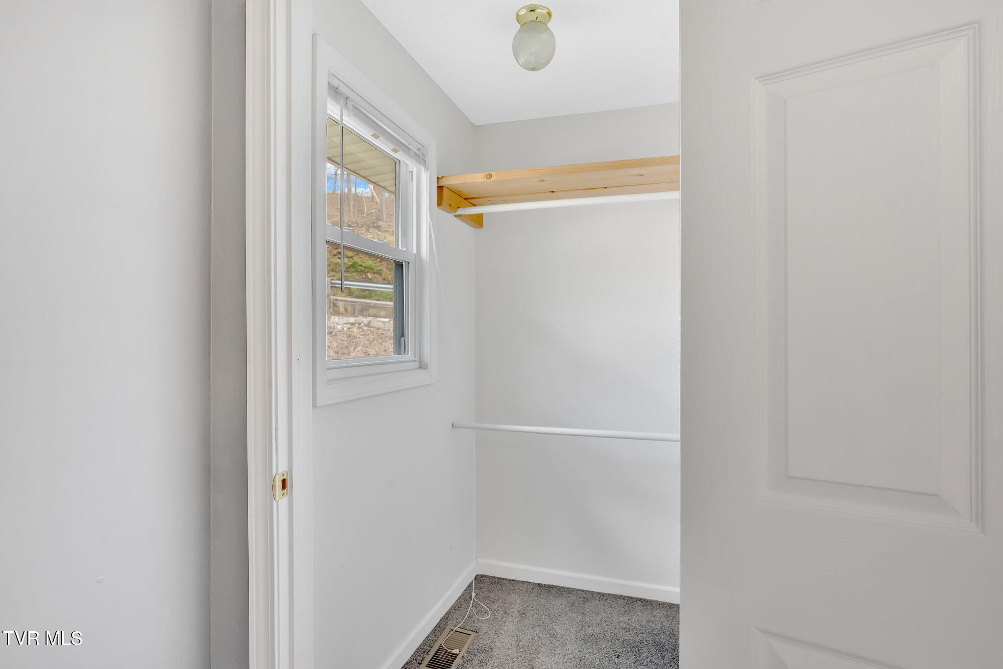 3108 Long Hollow Road Kingsport, TN 37660 - Photo 25 of 32 25-web-or-mls-JH 20250408-085