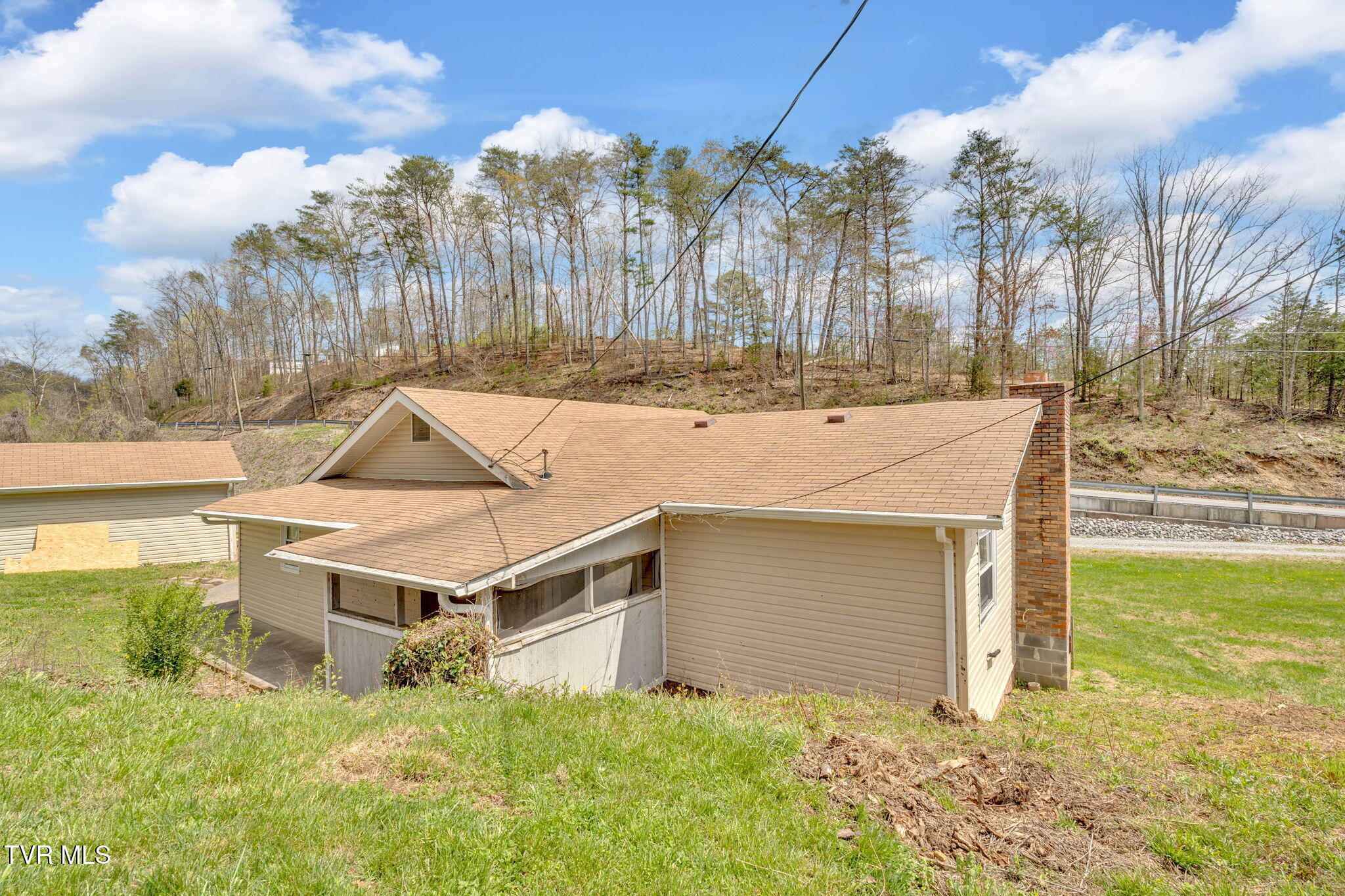 3108 Long Hollow Road Kingsport, TN 37660 - Photo 4 of 32 4-web-or-mls-JH 20250408-013