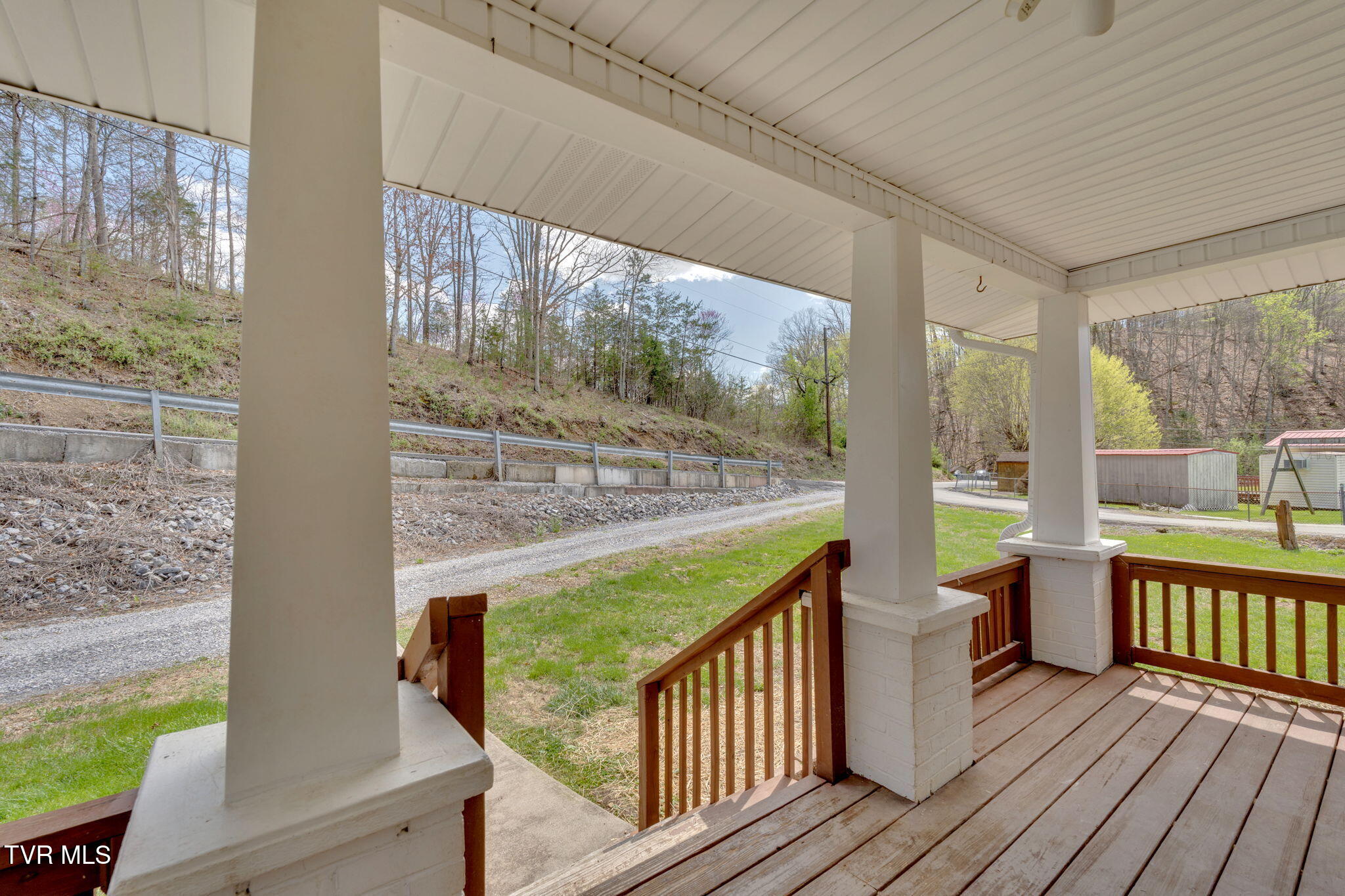 3108 Long Hollow Road Kingsport, TN 37660 - Photo 6 of 32 6-web-or-mls-JH 20250408-019