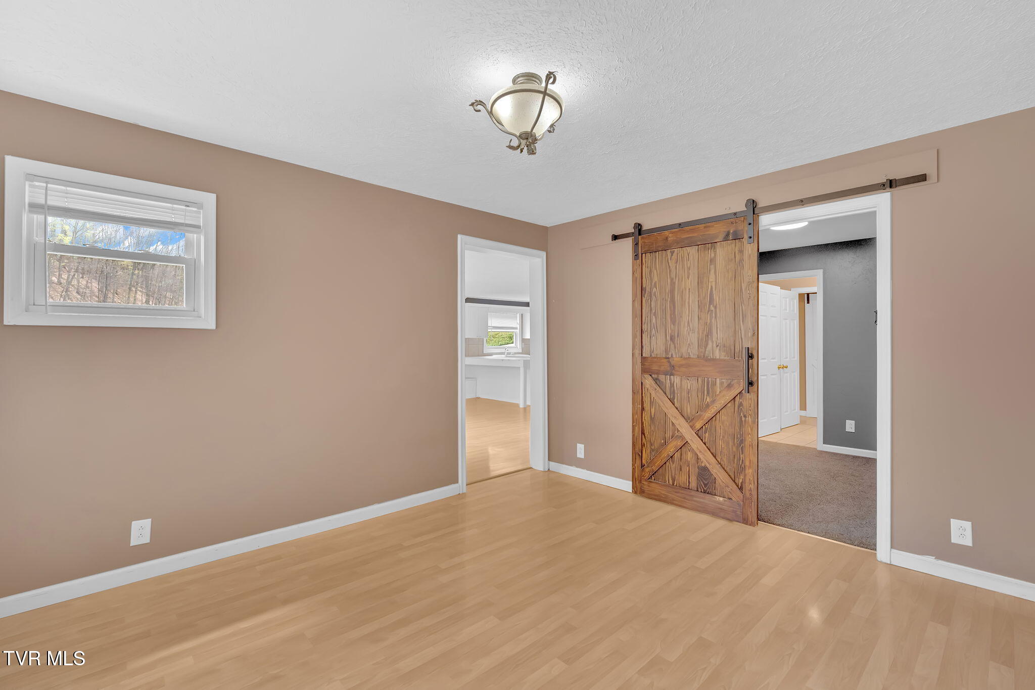 3108 Long Hollow Road Kingsport, TN 37660 - Photo 7 of 32 7-web-or-mls-JH 20250408-022