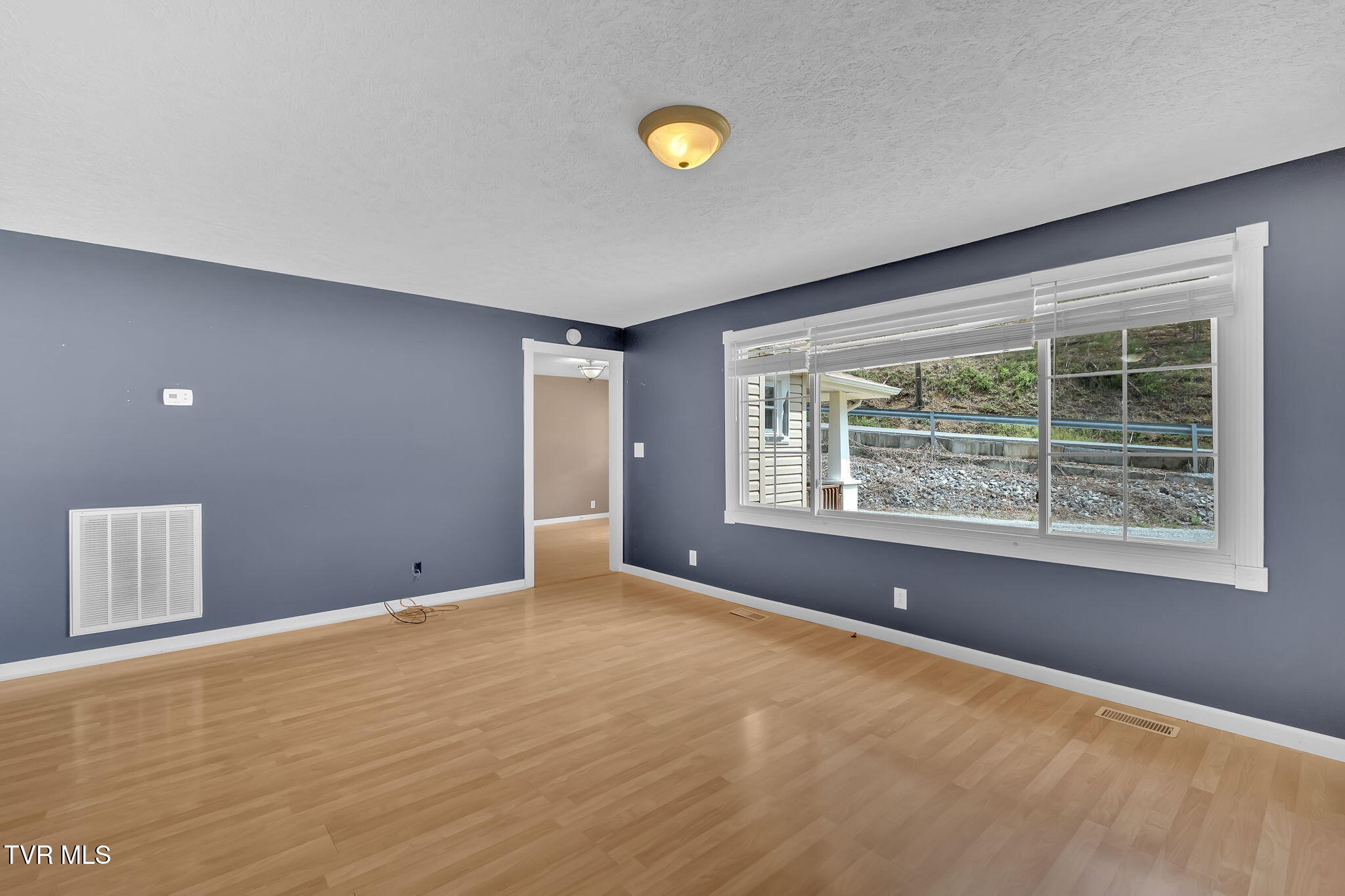 3108 Long Hollow Road Kingsport, TN 37660 - Photo 10 of 32 10-web-or-mls-JH 20250408-031