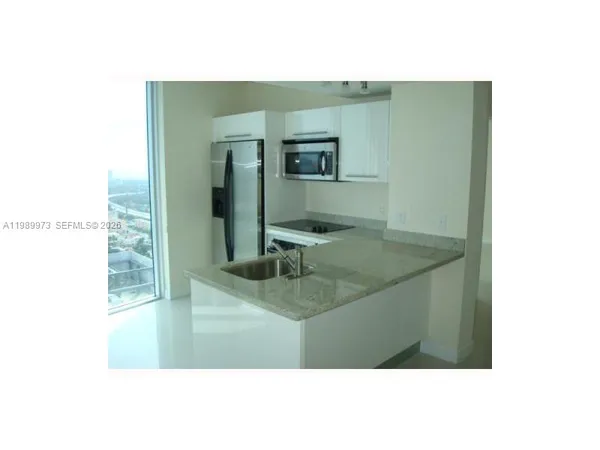 $4,000 | 185 Southwest 7th Street, Unit 3712, Miami, FL 33130