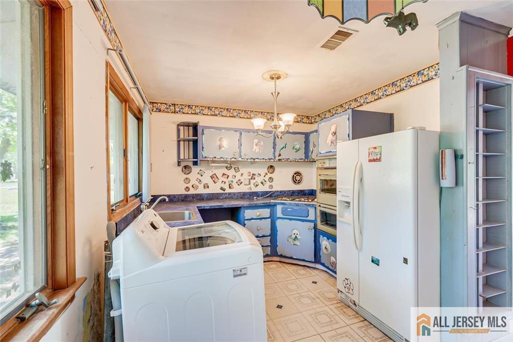 3 Forrestal Road Kendall Park, NJ 08824 - Photo 4 of 19
