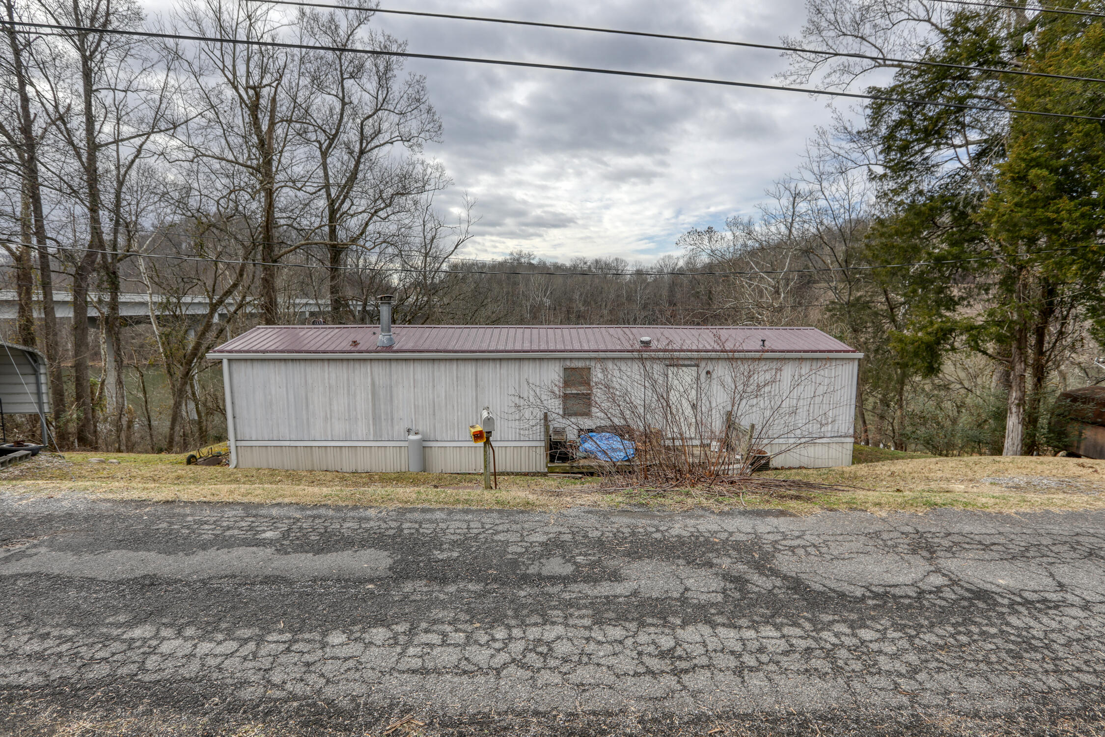 105 River Bridge Road Kingsport, TN 37663 - Photo 9 of 45 Givens. 105 River Bridge. Kpt MLSa (3 o