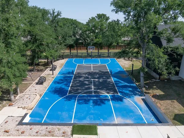 a view of an outdoor space