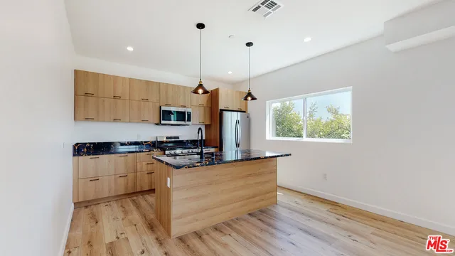 $4,028 | 2304 Hauser Boulevard, Unit 1/2, Los Angeles, CA 90016