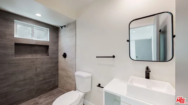 $4,028 | 2304 Hauser Boulevard, Unit 1/2, Los Angeles, CA 90016