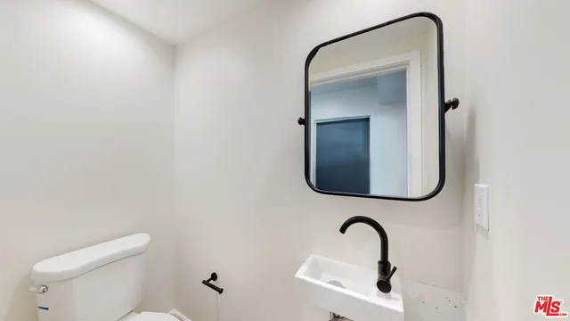 $4,028 | 2304 Hauser Boulevard, Unit 1/2, Los Angeles, CA 90016