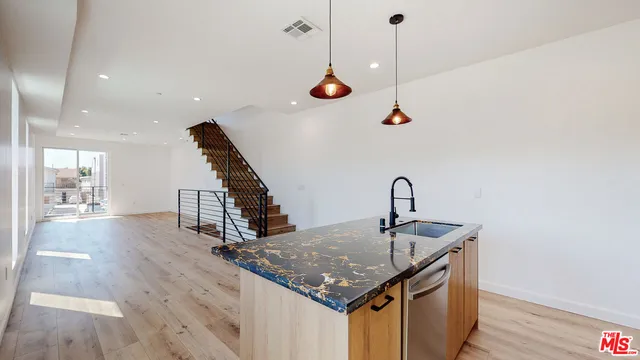 $4,028 | 2304 Hauser Boulevard, Unit 1/2, Los Angeles, CA 90016