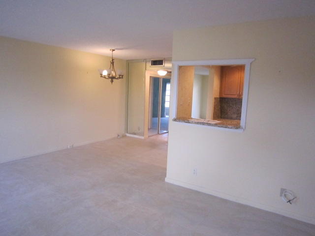488 Mansfield M, Unit L Boca Raton, FL 33434 - Photo 8 of 11 IMG_0013