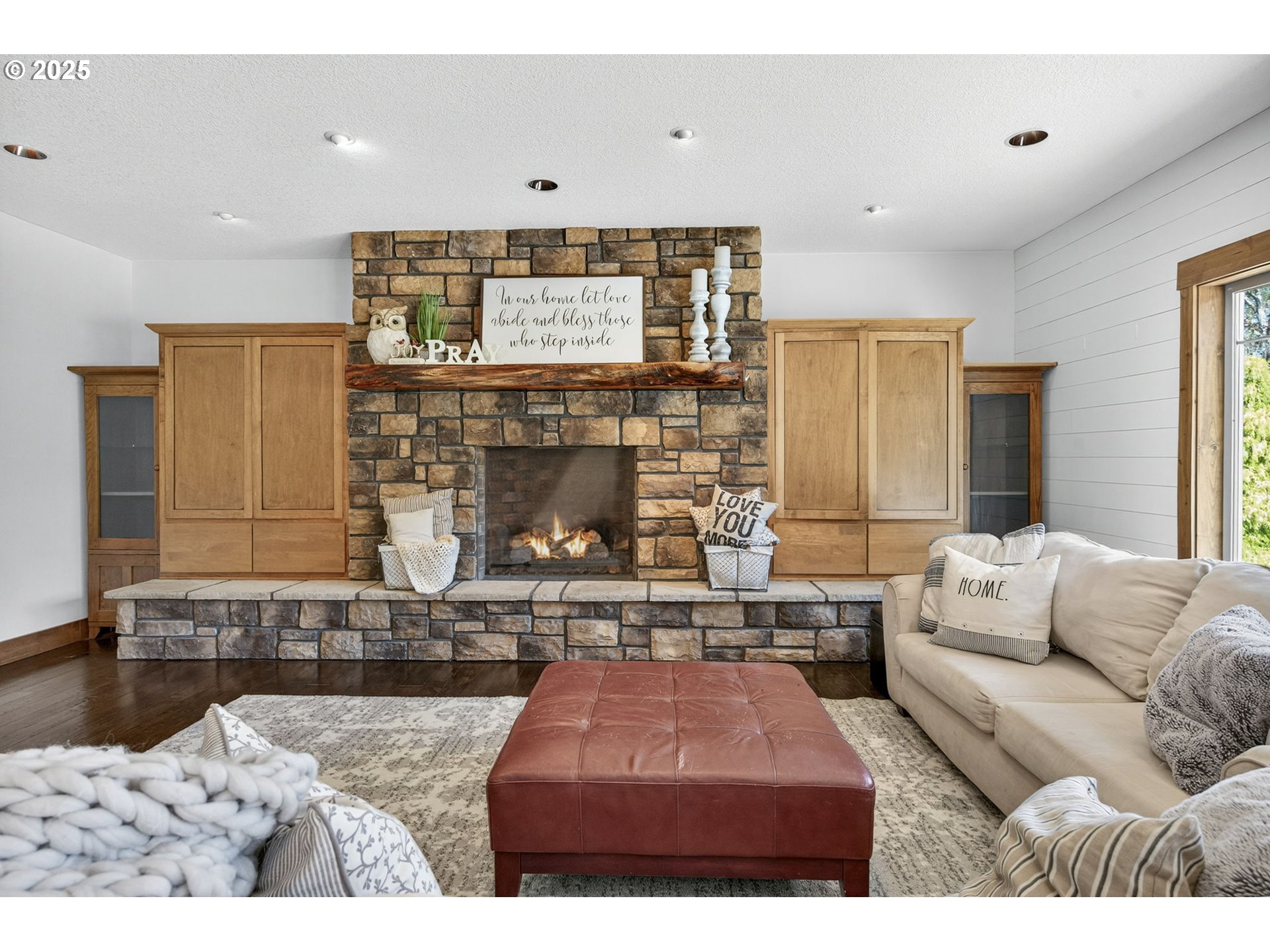 15047 South Macksburg Road Mulino, OR 97042 - Photo 13 of 48 Living Room