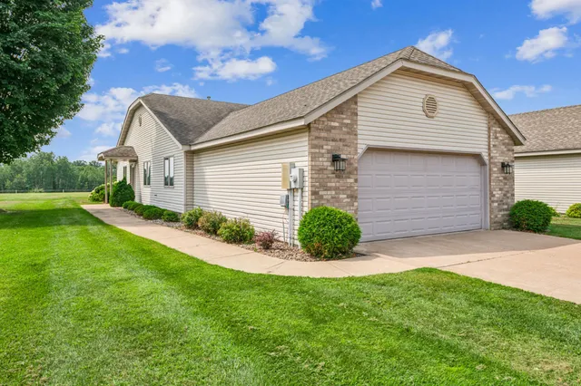 $320,000 | 728 Mulligan Drive, Unit A, Osceola, WI 54020