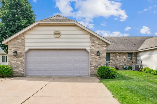 $320,000 | 728 Mulligan Drive, Unit A, Osceola, WI 54020