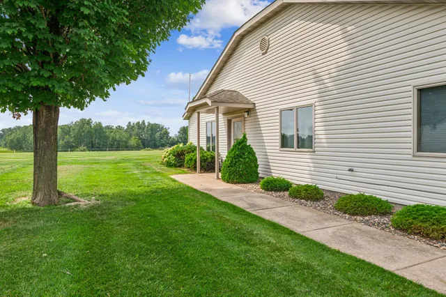 $320,000 | 728 Mulligan Drive, Unit A, Osceola, WI 54020