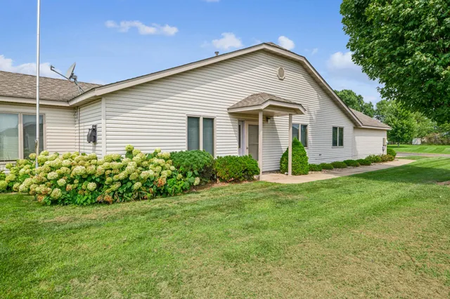 $320,000 | 728 Mulligan Drive, Unit A, Osceola, WI 54020