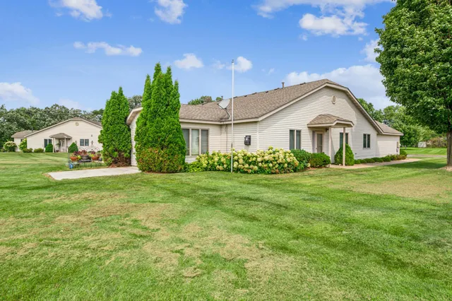 $320,000 | 728 Mulligan Drive, Unit A, Osceola, WI 54020