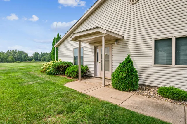 $320,000 | 728 Mulligan Drive, Unit A, Osceola, WI 54020