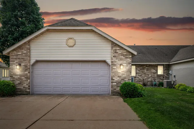 $320,000 | 728 Mulligan Drive, Unit A, Osceola, WI 54020