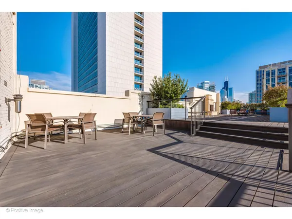 $385,000 | 758 North Larrabee Street, Unit 514, Chicago, IL 60654