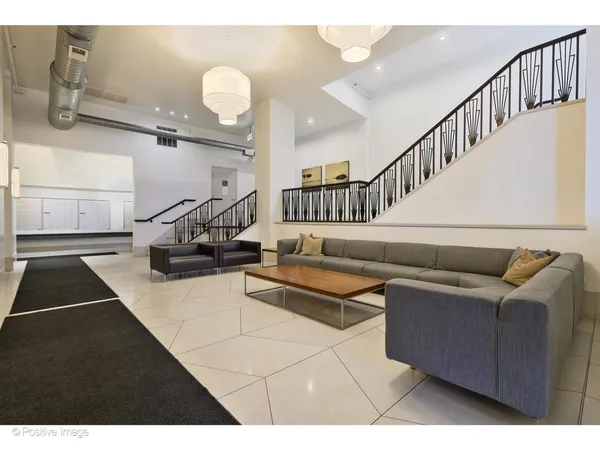 $385,000 | 758 North Larrabee Street, Unit 514, Chicago, IL 60654