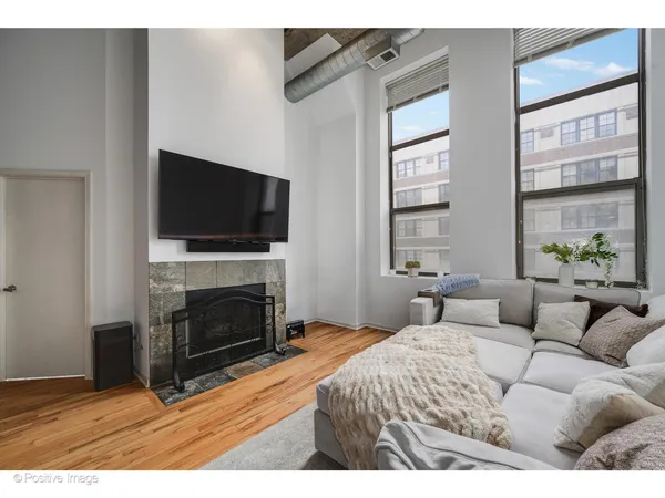 $385,000 | 758 North Larrabee Street, Unit 514, Chicago, IL 60654