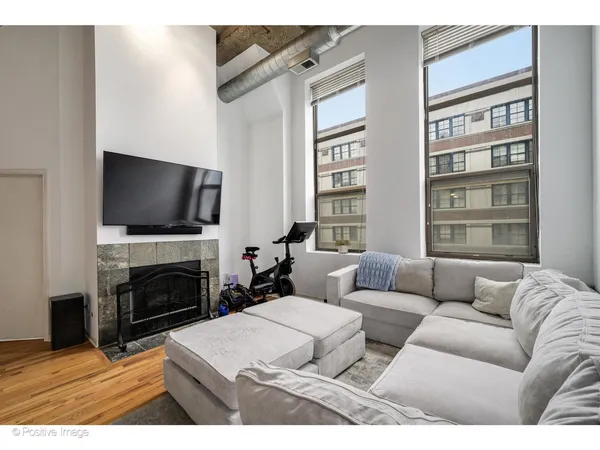 $385,000 | 758 North Larrabee Street, Unit 514, Chicago, IL 60654