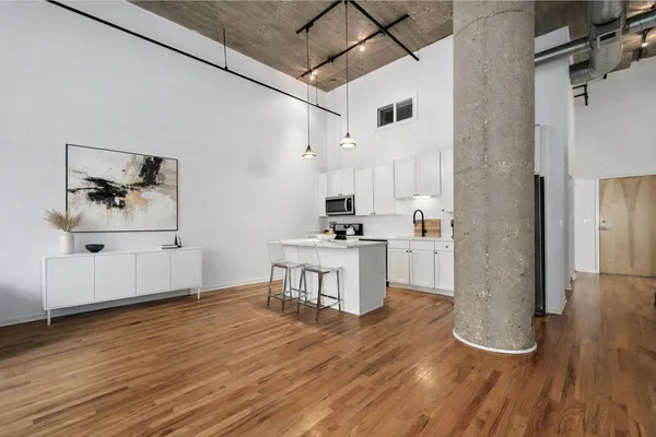 $385,000 | 758 North Larrabee Street, Unit 514, Chicago, IL 60654