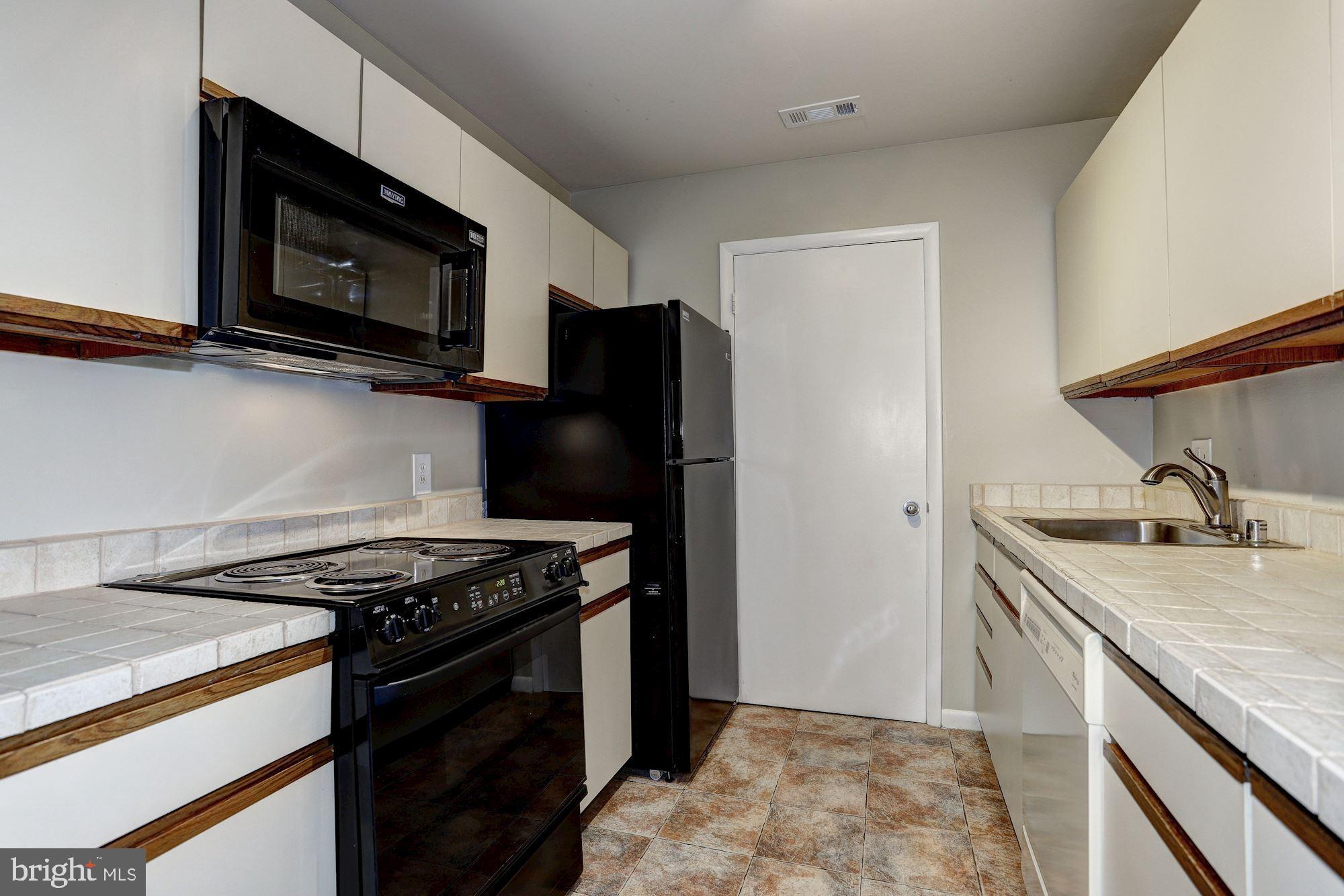 5590 Vantage Point Road, Unit 4 Columbia, MD 21044 - Photo 5 of 19 Kitchen