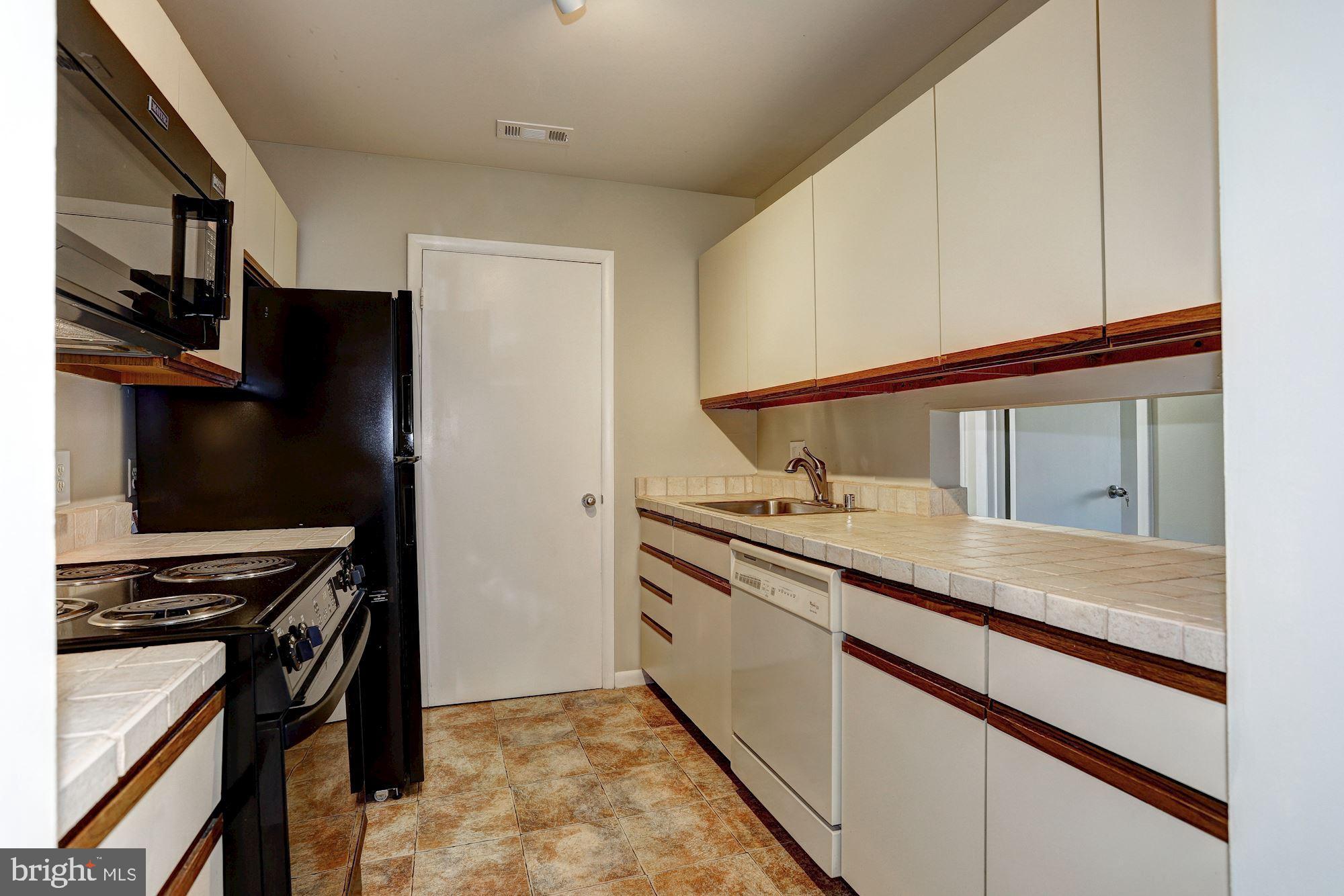 5590 Vantage Point Road, Unit 4 Columbia, MD 21044 - Photo 6 of 19 Kitchen