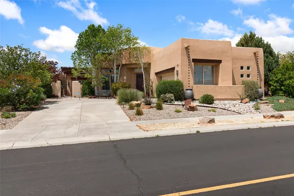 $975,000 | 11 East Chili Line Road, Santa Fe, NM 87508