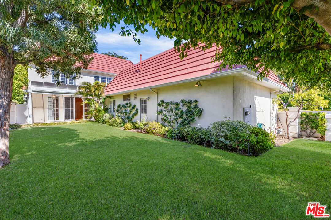 218 Foothill Road Beverly Hills, CA 90210 - Photo 15 of 16 a front view of a house with garden