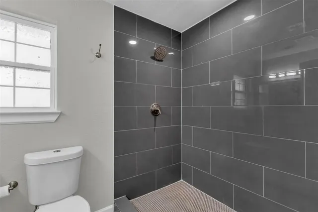 $2,950 | 12904 Rosser Road, Farmers Branch, TX 75244