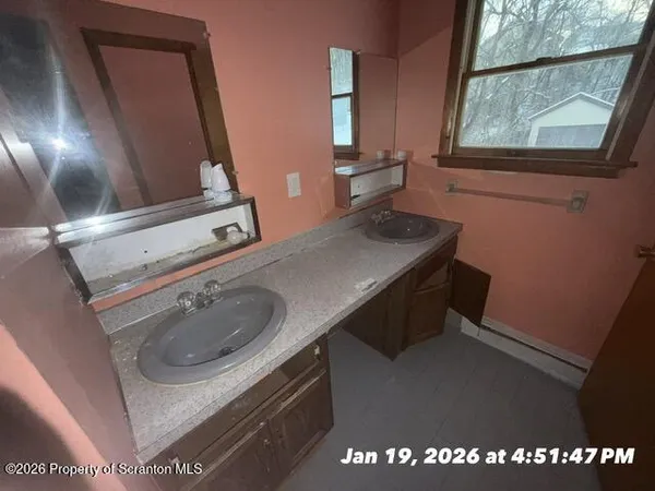 $139,900 | 531 Oak Street, Taylor, PA 18517