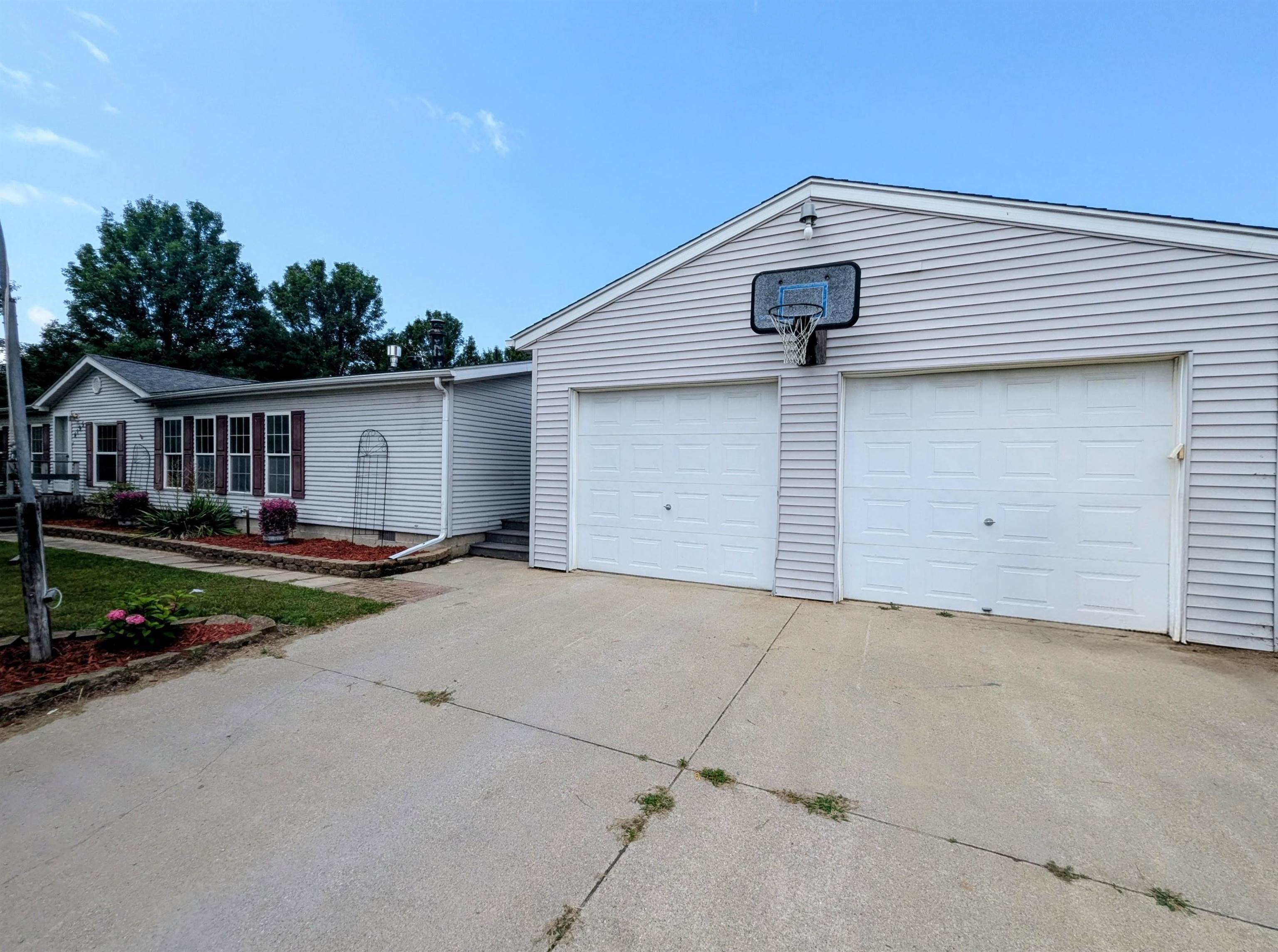 4195 Wheeler Road Bay City, MI 48706 - Photo 5 of 44 1948609-e75a546b-571e-47dd-8a6c-a38aa20b5b01.JPG