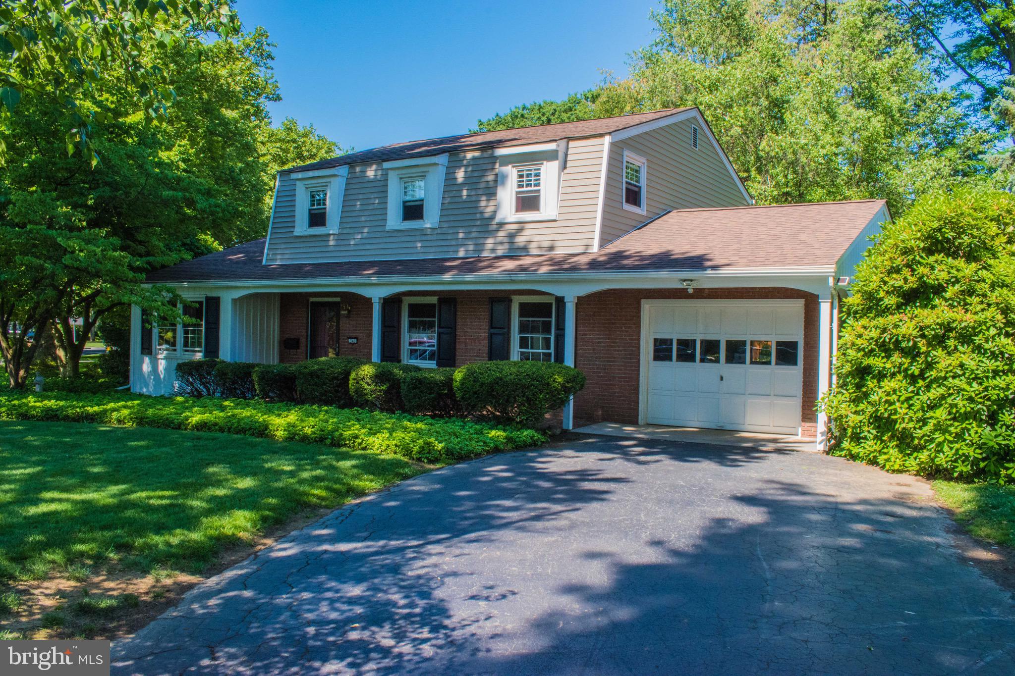 345 Oaklyn Road Lebanon, PA 17042 - Photo 2 of 38 Front View