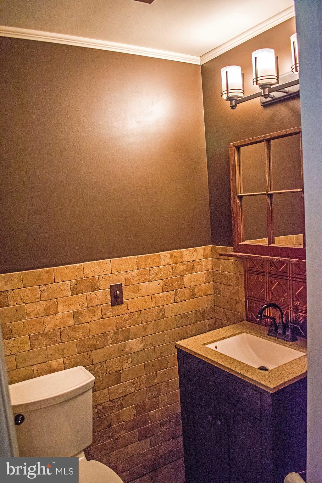 345 Oaklyn Road Lebanon, PA 17042 - Photo 24 of 38 !st Floor Powder Room