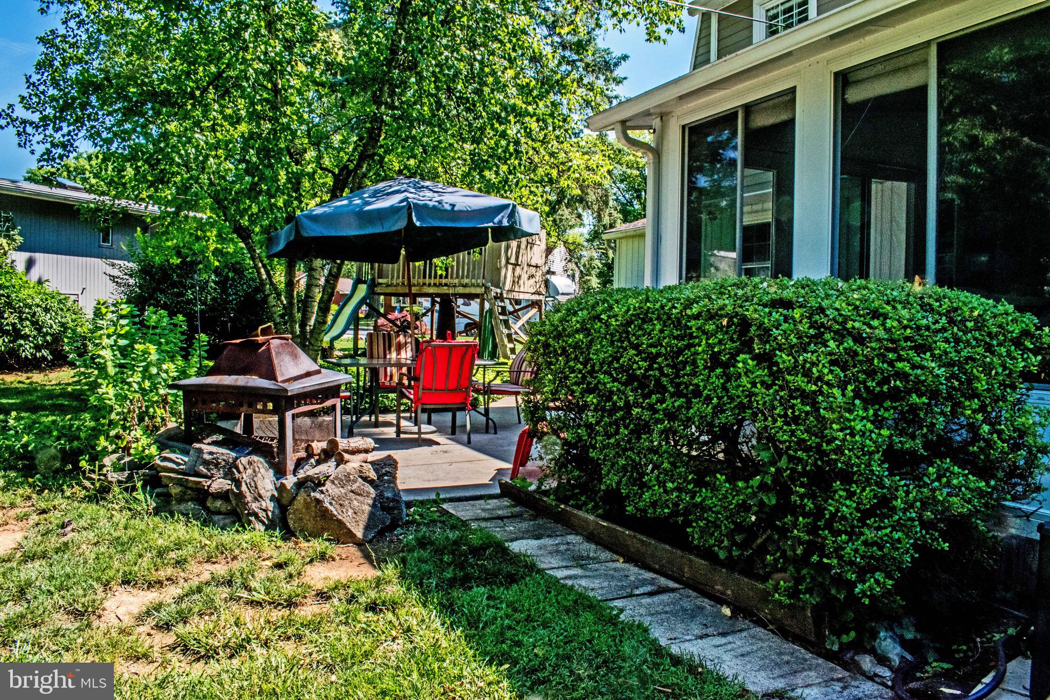 345 Oaklyn Road Lebanon, PA 17042 - Photo 4 of 38 Back Patio