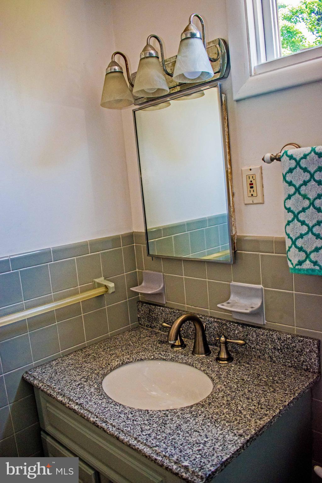 345 Oaklyn Road Lebanon, PA 17042 - Photo 37 of 38 Hall Bath