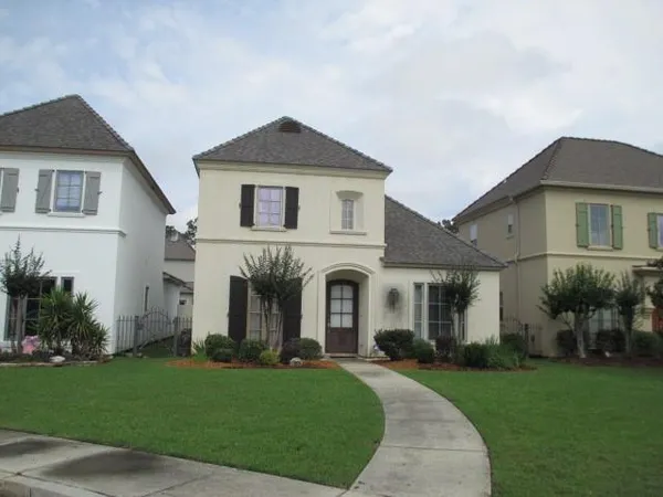 $2,600 | 105 Pine Alley, Mandeville, LA 70471