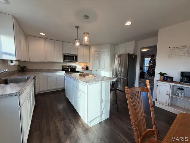 $389,900 | 4139 Bear Ridge Drive, House Springs, MO 63051