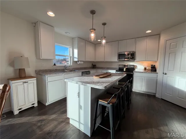 $389,900 | 4139 Bear Ridge Drive, House Springs, MO 63051