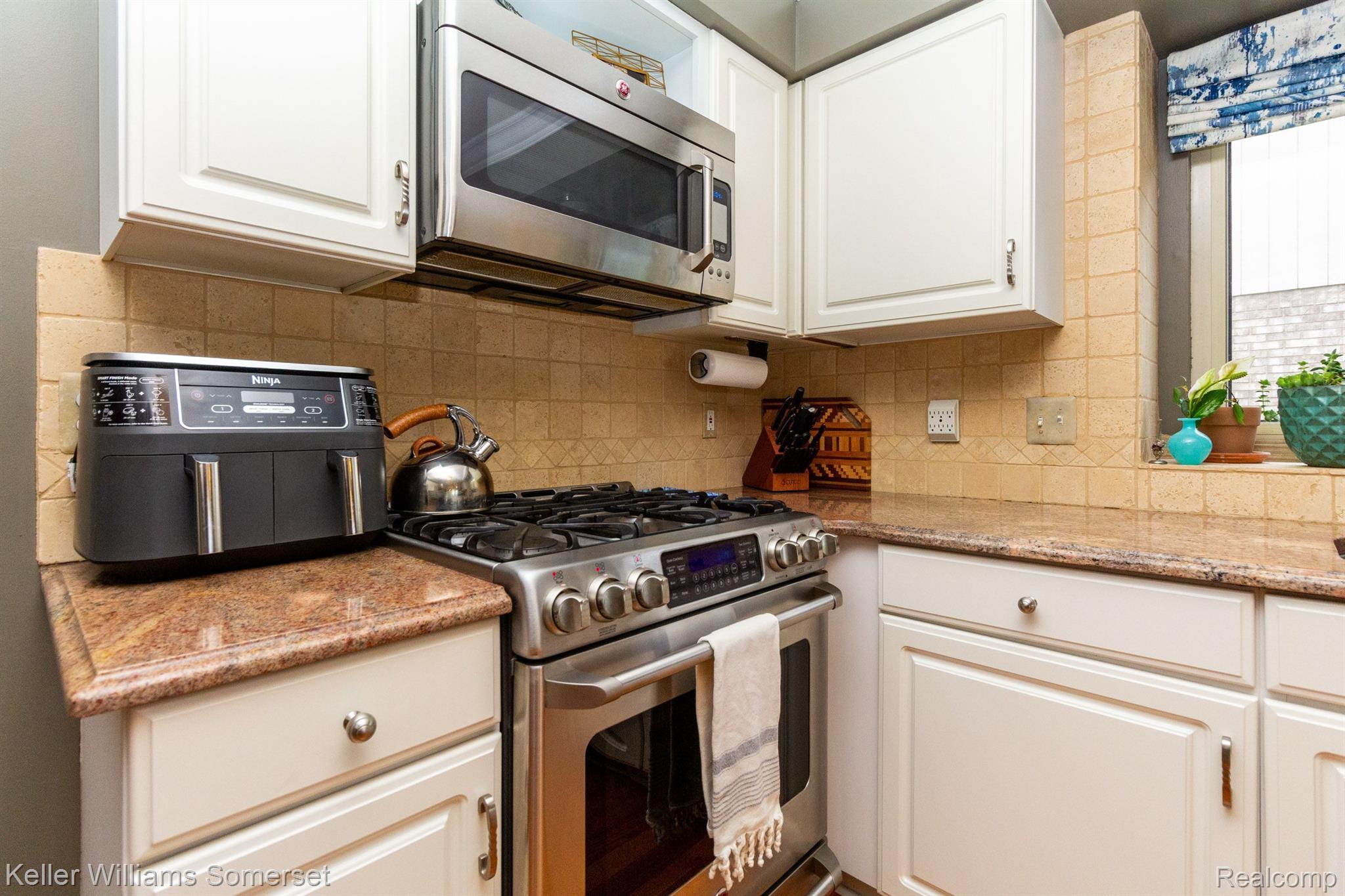 3137 Courtfield Drive Rochester, MI 48309 - Photo 35 of 60 Gallery Image 35