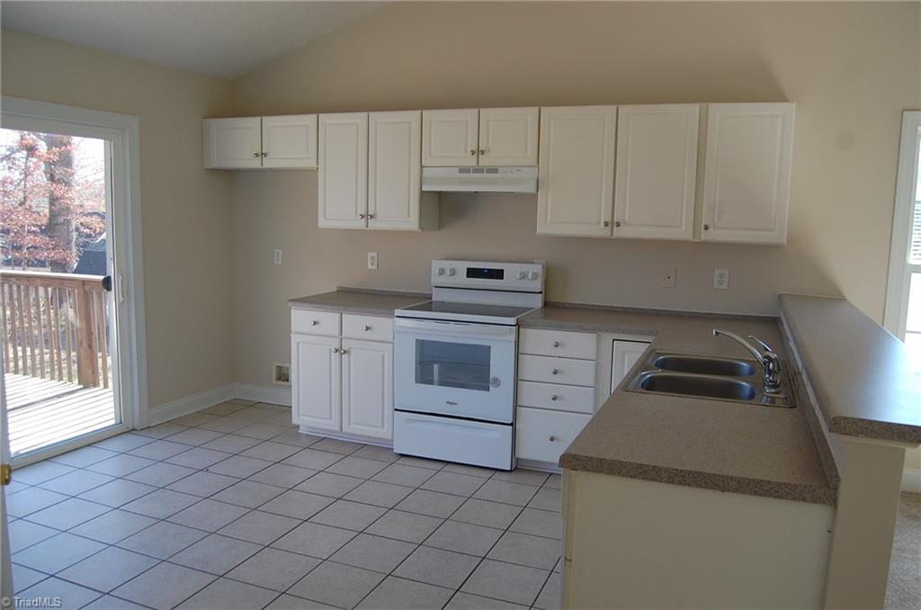 spacious kitchen has brand new range