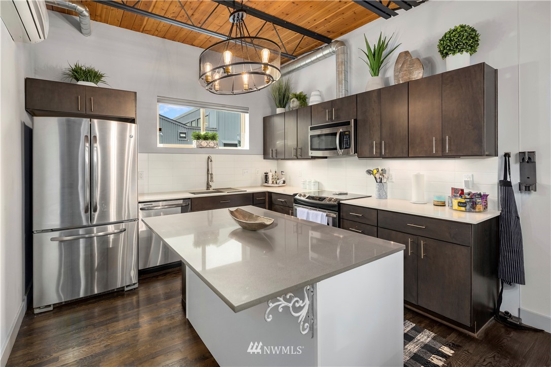 2379 Harbor Avenue Southwest Seattle, WA 98126 - Photo 11 of 28