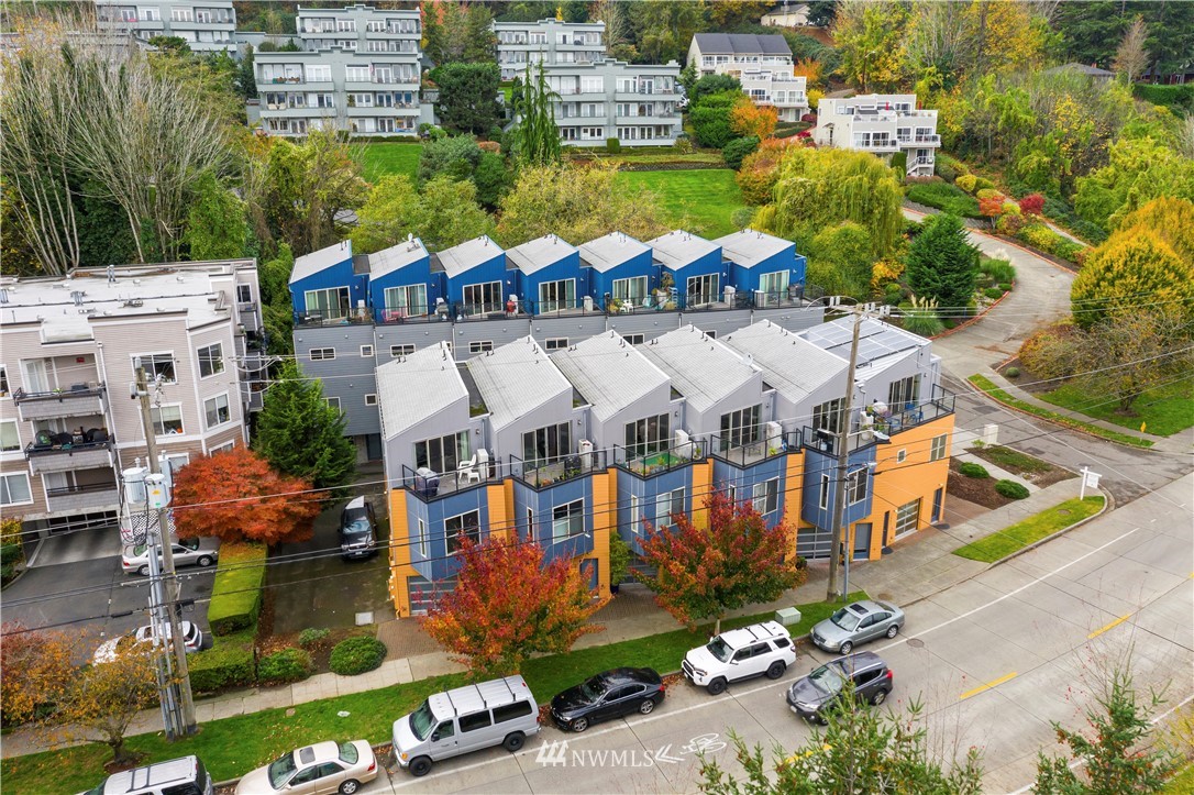 2379 Harbor Avenue Southwest Seattle, WA 98126 - Photo 3 of 28