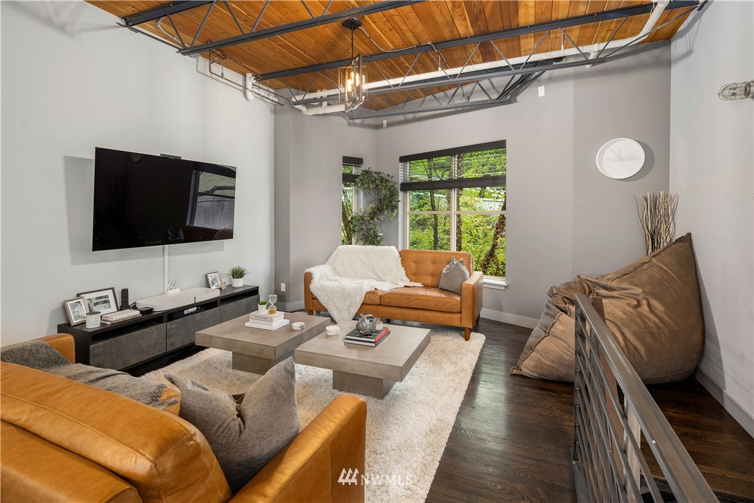 2379 Harbor Avenue Southwest Seattle, WA 98126 - Photo 4 of 28