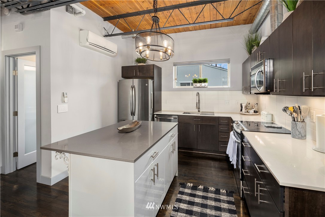 2379 Harbor Avenue Southwest Seattle, WA 98126 - Photo 10 of 28