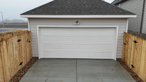 $2,100 | 140 Hartson Drive, Taylor, TX 76574