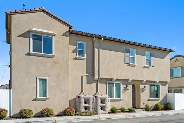 $875,000 | 1654 Plaza Del Amo, Torrance, CA 90501