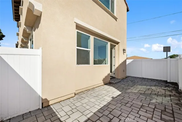 $875,000 | 1654 Plaza Del Amo, Torrance, CA 90501